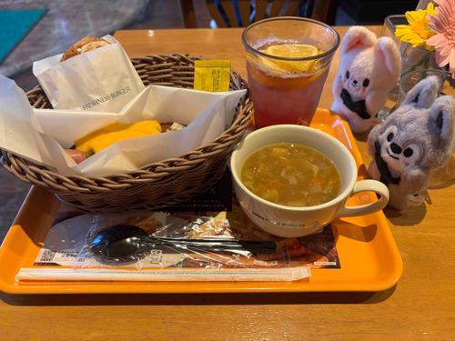 ふれっしゅねすばーがー　ってところに　つれていってもらいました
れんこんふらい　おいしかったです