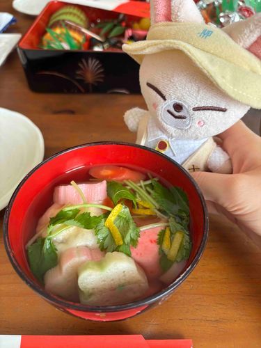 あけましておめでとうございます！
去年は　カメラマンの生活が変わっていそがしくなっちゃって　なかなか写真をのせられなかったけど　みんなの　楽しそうなところがいっぱい見れて　うれしかったな〜
今年も　のんびりとうこうするから　みんなよろしくね。