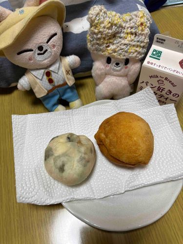 🦊ぼくたちのたんじょう日だから　おいしいパンを食べたよ！