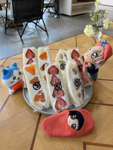 フルーツサンド美味しかった〜〜🍓🍊