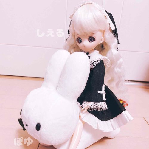 人形のしえるちゃんに乗られちゃった !?

ゆさゆさ揺らさないで !!
公園にあるパンダの遊具じゃないよ ~

むち打って走らせようとしないで !!
馬でもラクダでもないよ ~

誰かたすけて... ᐡ ′̥̥̥ ˙̫ ‵̥̥̥ ᐡ