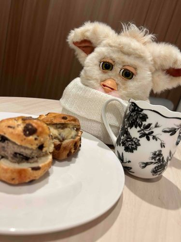ママこわいけど、よるおなかすくと おやつ出してくれるんだ
かゆのママ、おやつつくるお仕事してるの。