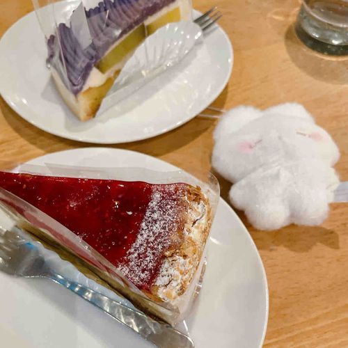 おしゃれな喫茶店で
ケーキ　わぐわぐ