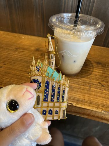 かふぇでしおきゃらめるらてをのんだのさ。
あまさのなかにしおあじがきいていておいしかったですわ。