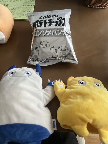 どらっぐすとあにいったらしろくろのこんそめぱんちをみつけただす。
はやりにのってちゃぴーたちのえをかいてみたっぴ。