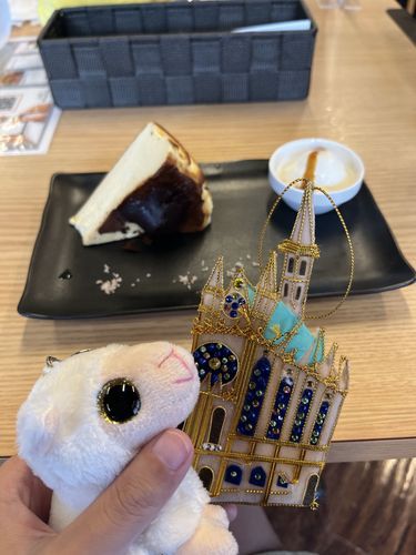 なまばすくちーずけーきをたべたのさ。
しおをつけてたべるとよりおいしかったですわ。