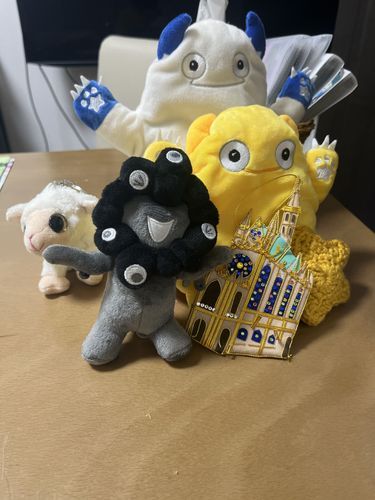 むーとんたちのあたらしいなかまをしょうかいするのさ。
くろみゃくみゃくですわ。
