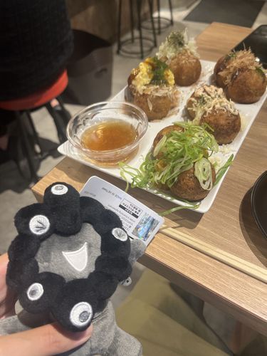 くろみゃくみゃくだみゃく。
ぎんだこさかばにいってきたみゃく。
かりかりのたこやきがおいしかったみゃく。