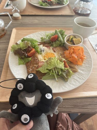 きょうのらんちははーぶたのしむがれっとせっとだみゃく。
おりじなるのはーぶてぃーときのこのがれっとがせっとになってるみゃく。
