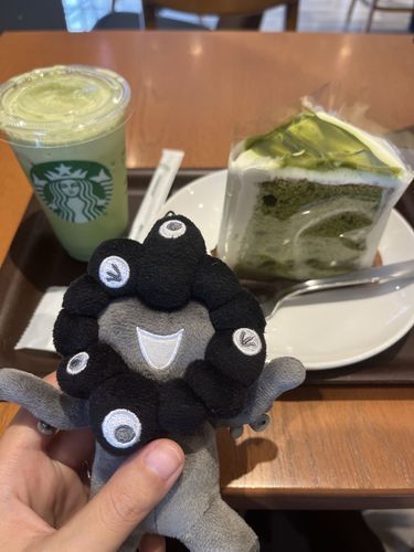 すたばにきたみゃく。
まっちゃしふぉんけーきとまっちゃらてをたのんだみゃく。