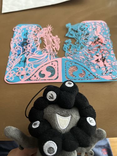 ふらんすじんのともだちにごしゅいんをおくるみゃく。
にまいのきりえでしんわがひょうげんされたごしゅいんみゃく。