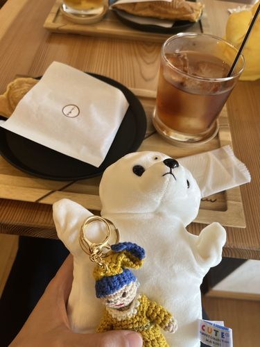たいやきやさんにきたきゅ。
こしあんのたいやきとほうじちゃをちゅうもんしたよふふっ。
