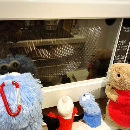 主が妹とパン🥖を焼いてるぜ！

青いのもパンが好きらしい。