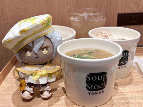 れんきゅうだから おかいものに きてるぞ！