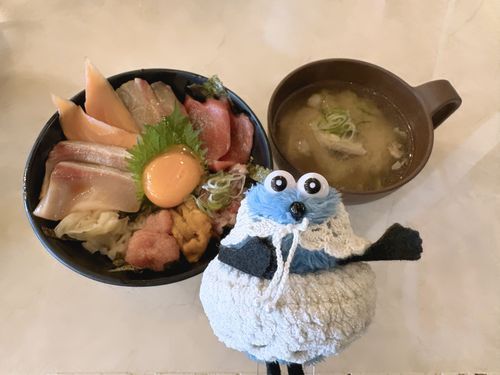 lunch 𓈒𓏸︎︎︎︎
ふわわ ! 今日は海鮮丼だね ♪