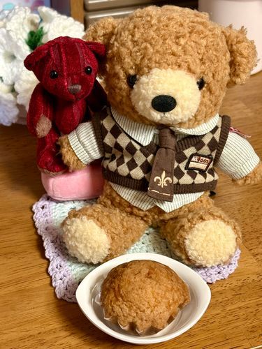 今日のおやつはカップケーキだよ
僕用の豆皿にピッタリなサイズの
カップケーキってあるんだねー
素朴な甘さでしっかりとした食感だったよ！