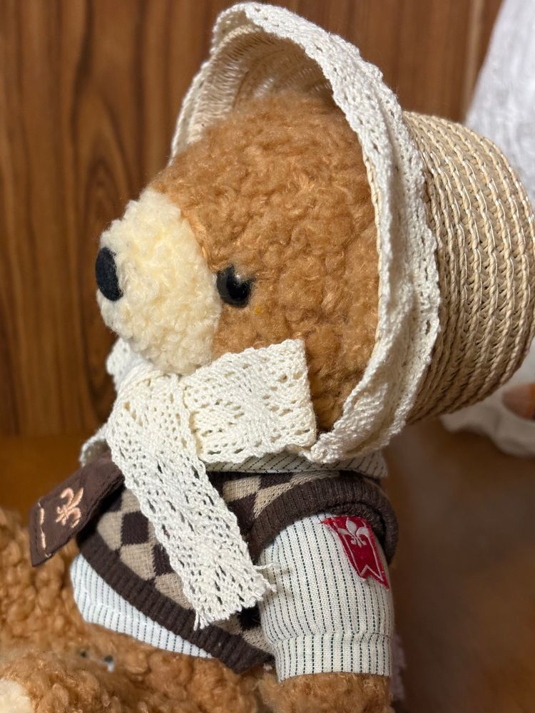 友人と早朝散歩に行ってきたよ
早朝散歩は風が気持ちいいね
日差しは強くなかったけど
せっかくだから帽子をかぶって行ったよ！
この帽子、形もすごく可愛くて
僕のお気に入りだから
横からの写真も載せておくね