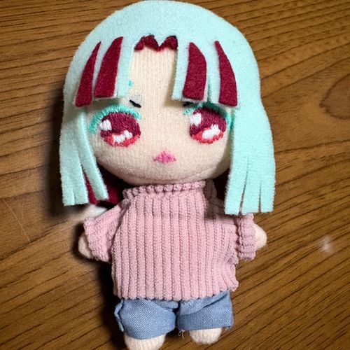 オリジナルの子のうつろ君にやっと服を作りました。やっぱりミシンで縫ったほうが綺麗になるのだろうな…と思うので慣れも兼ねて服作りはミシン使うようにしたいな……。