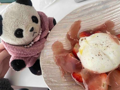 🧀と🍓のかぷれーぜたべたよ❣️おしゃれでしょ✨