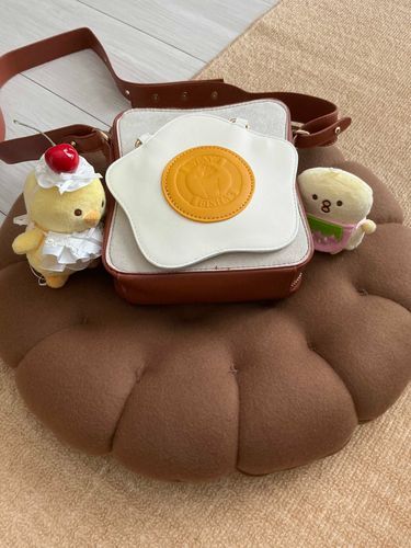 おっきなパンと目玉焼き(・8・)