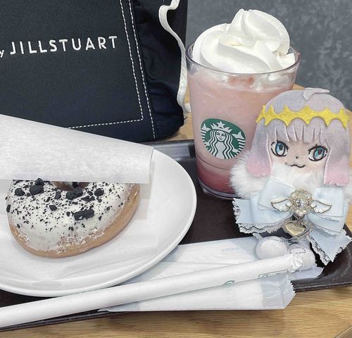 今日のおやつ❕もものフラペチーノとドーナツだよ🍑🍩
