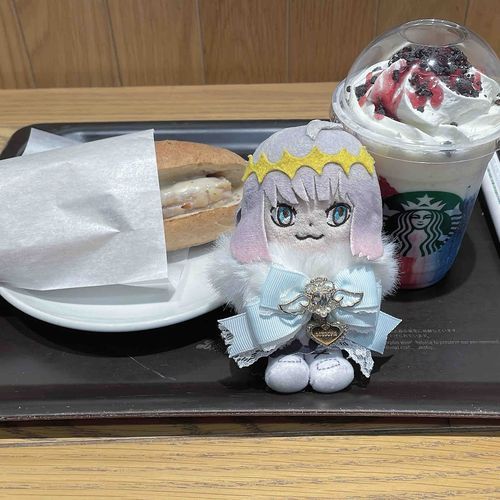 げんていのフラペチーノをのんだよ！
キノコとクリームのサンドイッチもたべたんだ🥪
