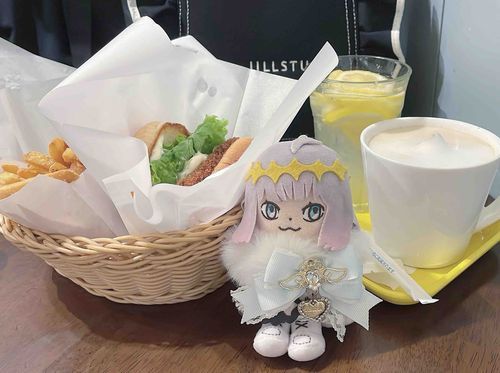 ふれっしゅねすばーがーとやらをたべてきたよ🍔 ̖́-