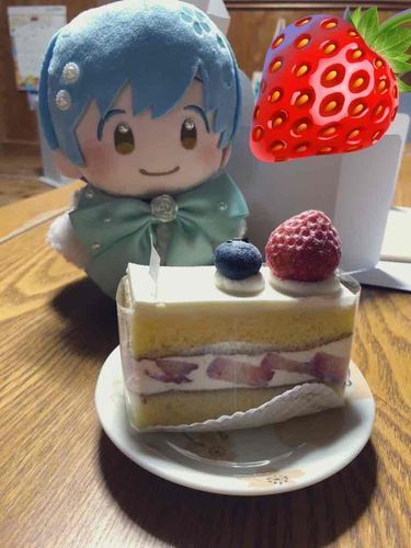 おととい のケーキですな
あるじの はぴば でしたな