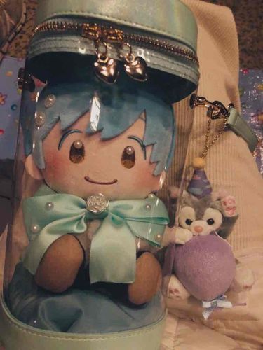 あたらしい かぞくの ジェラトーニどの を しょうかいしますな！
かれのみみを つけてた あるじは、てんいんさんに「ジェラトーニすきなんですね！」っていわれてましたな
ディズニーあったかいですな
