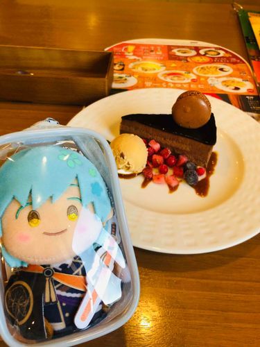 あるじが やけぐいで ケーキをたべた そうですな
クーポンをつかった おかげで やすくたべられて よかったですな！