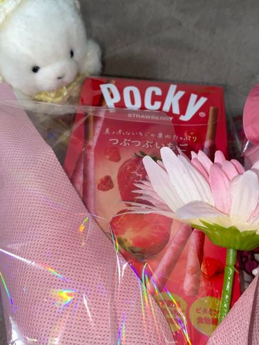 ちょっと前に卒業しちゃった先輩が花束くれたよ💐
久々に会えて嬉しかったね🎶