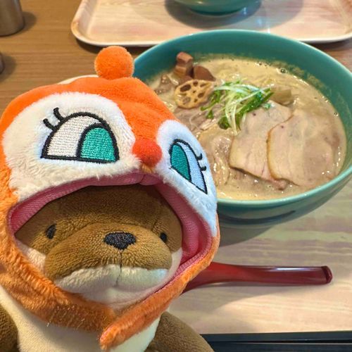 らーめんのうえに　れんこん！！
のうこうで　おいしかったっす🤤
そういえば　あたらしい　かぶりものっすー！！
