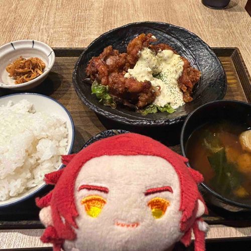 チキン南蛮を食べました！
ご飯がすすむくんでした！
(๑>؂<๑)