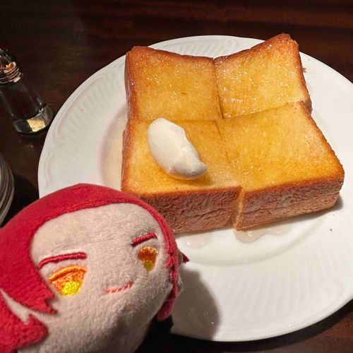 今日ははちみつたっぷりの
トーストを頂きました
(　ﾟдﾟ)ﾝﾏｯ!