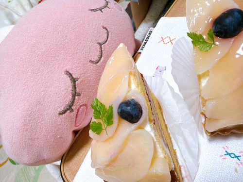 ホゴシャ が、もも の タルト かってきたよ！！
