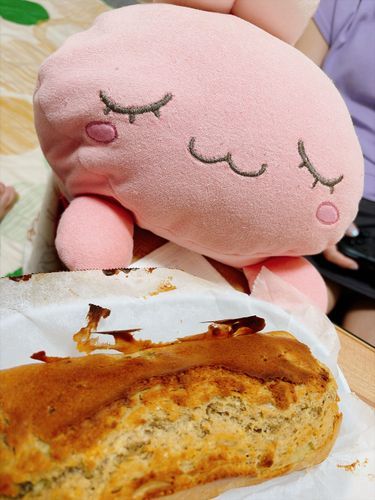 ホゴシャ は おしごと おやすみなんだって！おねだりしたら、 こうちゃと バナナとクルミのパウンドケーキ やいてくれたよ♡♡