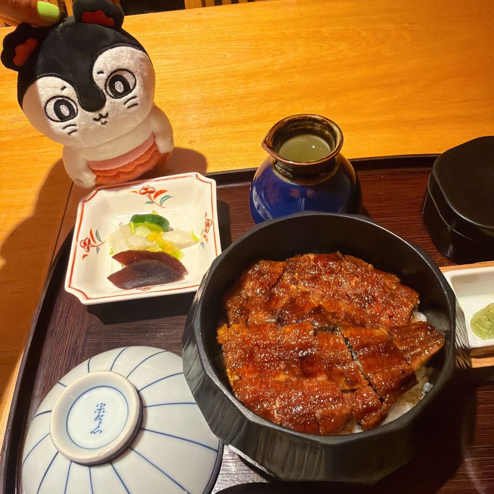名古屋めしとセイレーンちゃん。（手羽先もあったけど撮る前に食べちゃった…）