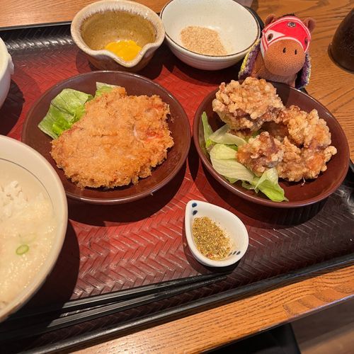 飼い主よ、、大戸屋の小鉢は好きなメインおかずと好きな副菜を選ぶやつでは、、、これじゃおかず欲張りセットでﾔﾝｸﾞ、、
