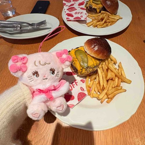 キャミーちゃんと但馬牛バーガー🍔✨️