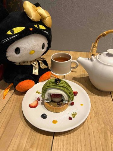 お菓子の家みたいなケーキだ🍰