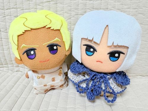 いざーく　の　あたらしい　ふく　！　けーぷ　らしい　よ