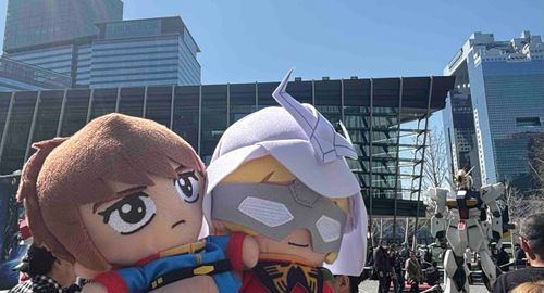 νガンダムだ、シャア！
