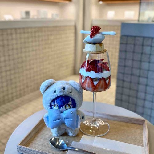 いちごパフェっすね！
