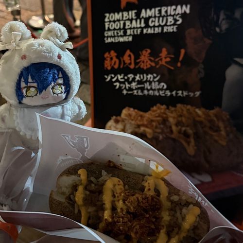 筋肉暴走！！？
深夜に食べるライスドッグは背徳の味っすよぉ〜🌭