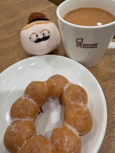 持ち主の買い物も終わってほっと一息に参加。
ポンデリングひと粒をもらって嬉しい限り。