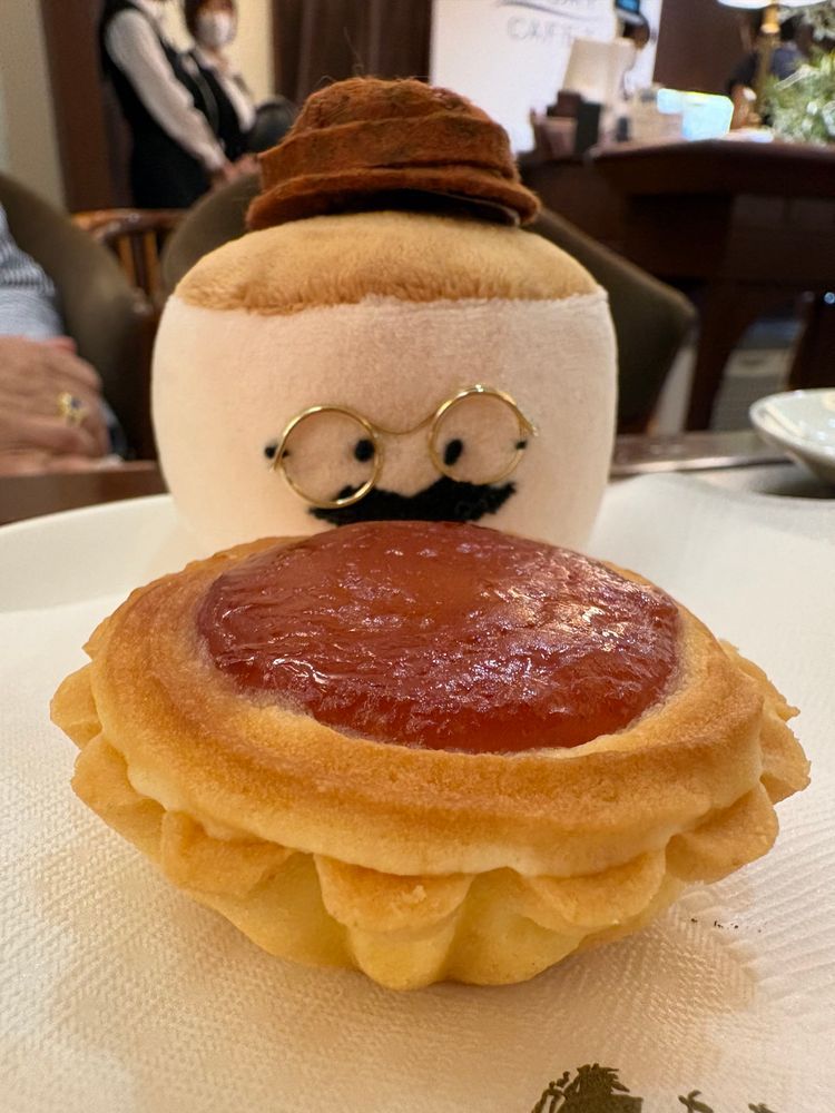 今日の夕飯は珍しくホットケーキ。しっかしここのホットケーキはもっふみのベッドにしたくなるくらいふっわふわでほっふみもご満悦。
ドライケーキも食べて粉分を摂取！