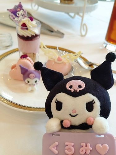 今日は、クロミちゃんとアフタヌーンティー!!

カワイイよ!!クロミちゃん(⁠๑⁠♡⁠⌓⁠♡⁠๑⁠)
