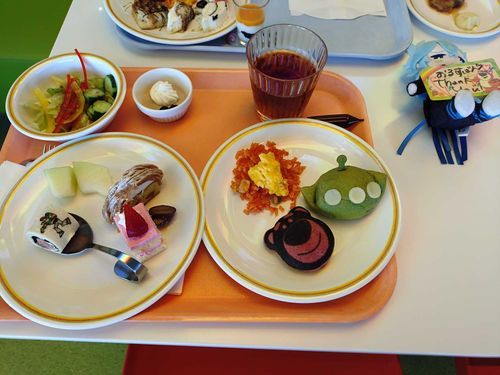 ロッツォガーデンカフェでイディぬいさんをテーブルに置いといていたら
なんと...