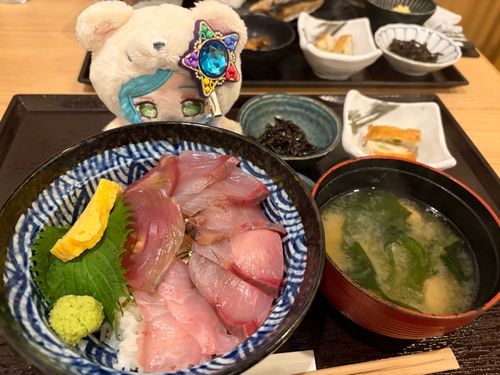 おはなみ🌸のあとに、「かいせんどん」食べてきました〜🐟