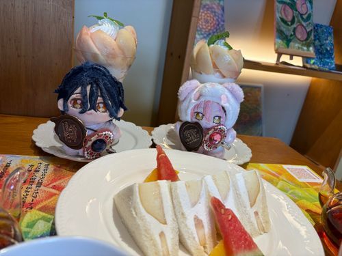 昨日の思い出もう1枚！
友達のマシュぬいと🥰
🍑パフェ&🍑サンド美味しかった〜😋💕